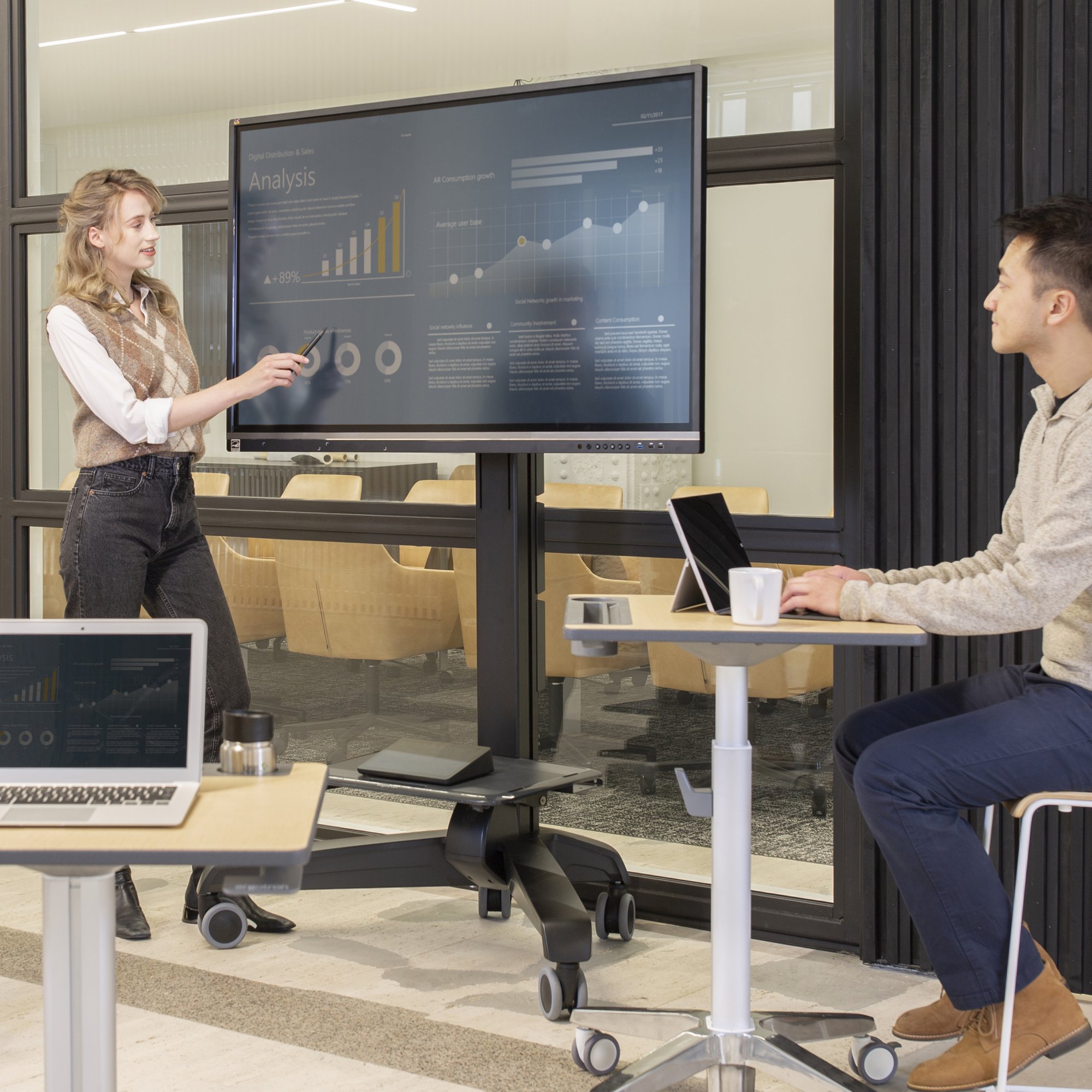 Ergotron 24-192-085 Neo-Flex Mobile MediaCenter UHD