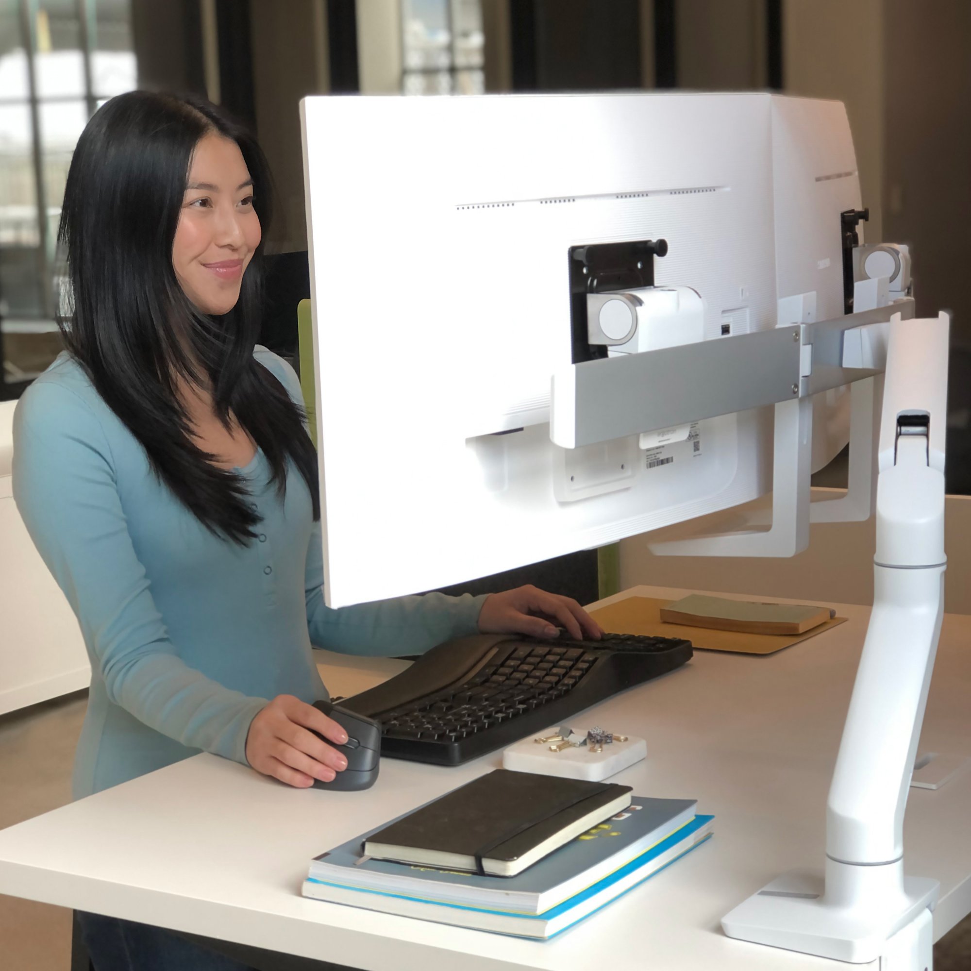 Ergotron 45-476-216 HX Dual Monitor Desktop Arm (white)