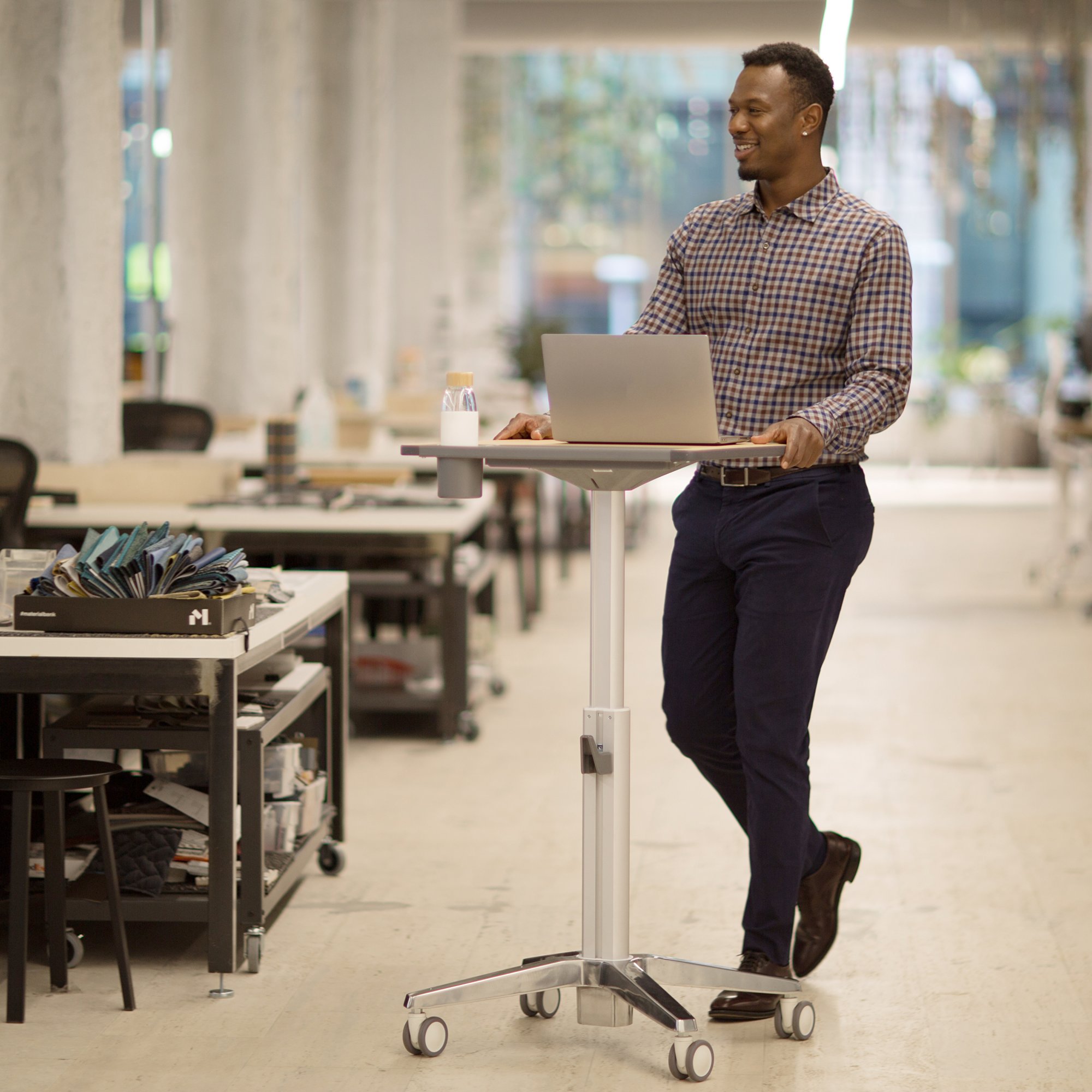 Ergotron 24 811 F13 Sit Stand Mobile Desk