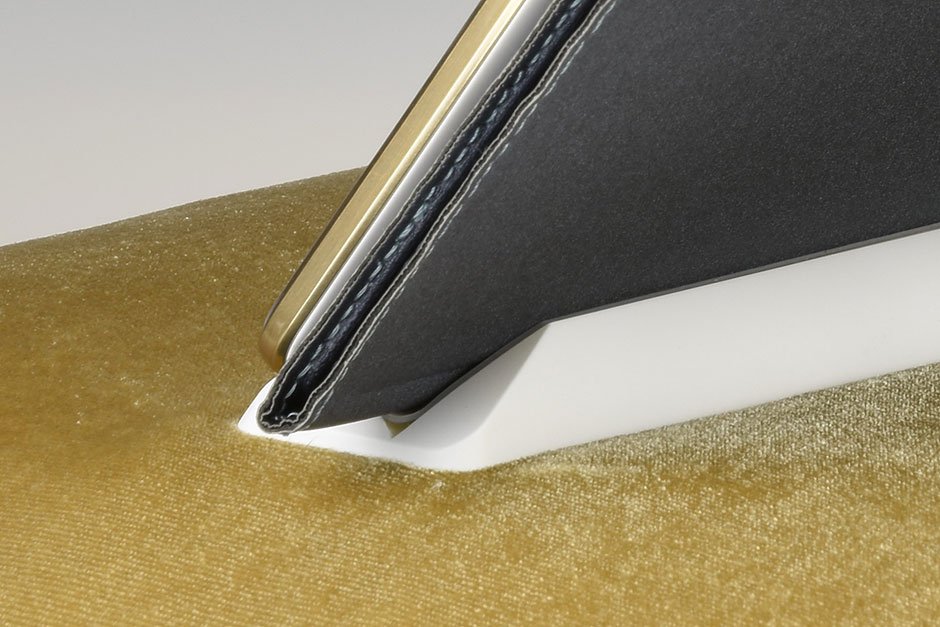 Hold Tablet With Case Up To 0.45″ Or 12 MM Total Thickness