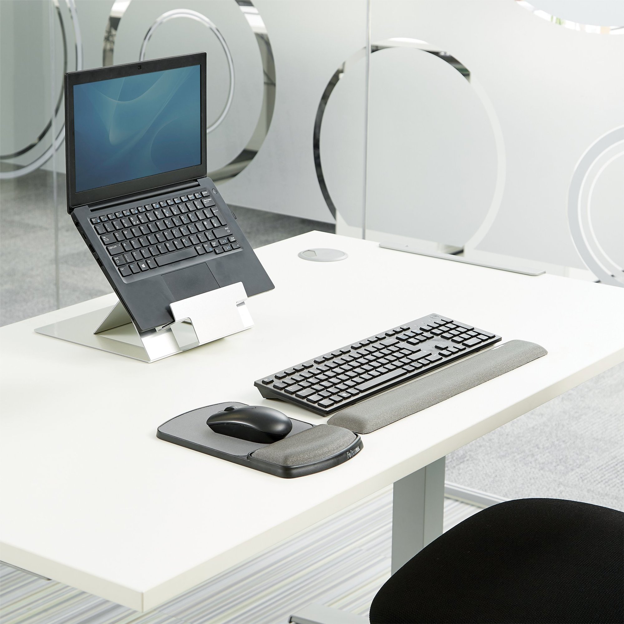 Fellowes 91737 Gel Keyboard Wrist Rest graphite