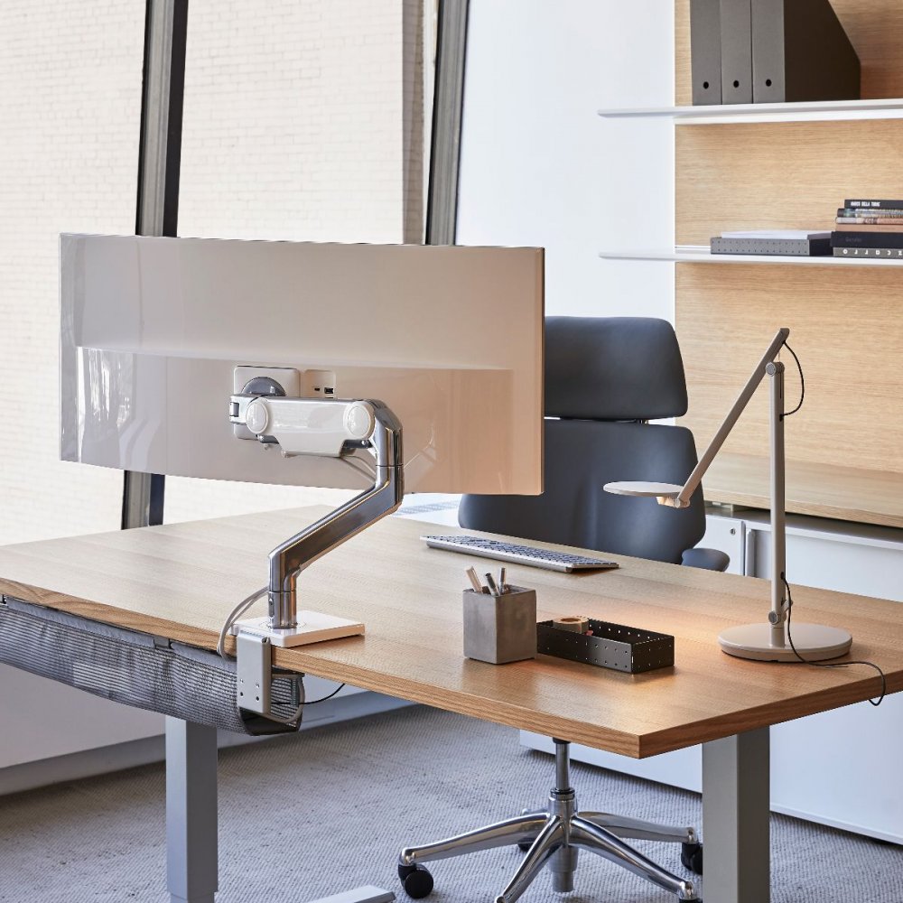 M10 supports a better working posture, creates more usable desktop space and helps maintain a clutter-free environment
