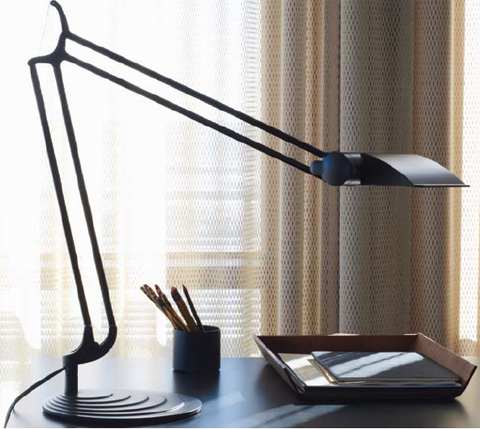 Humanscale DT2E Double Arm with Shade Diffrient Task Light Application