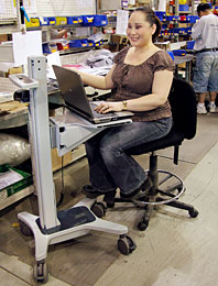 Ergotron Neo-Flex Mobile WorkSpace 24-182-055 inuse picture